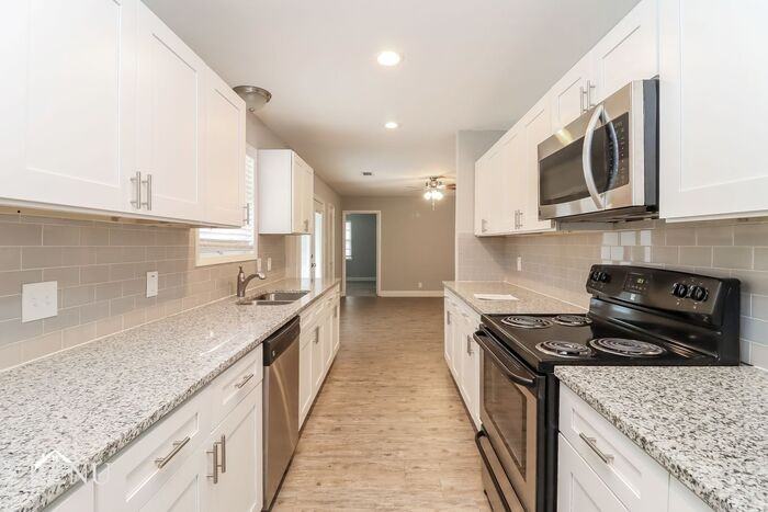 6705 Yosemite Dr - Photo 2 of 17