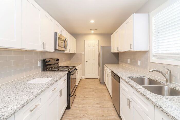 6705 Yosemite Dr - Photo 3 of 17