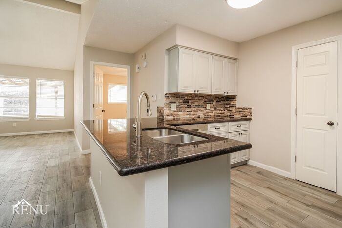 2909 Mariner Dr - Photo 3 of 17