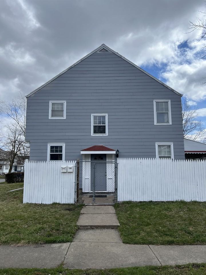 198 Stratford Rd #2 - Photo 2 of 17