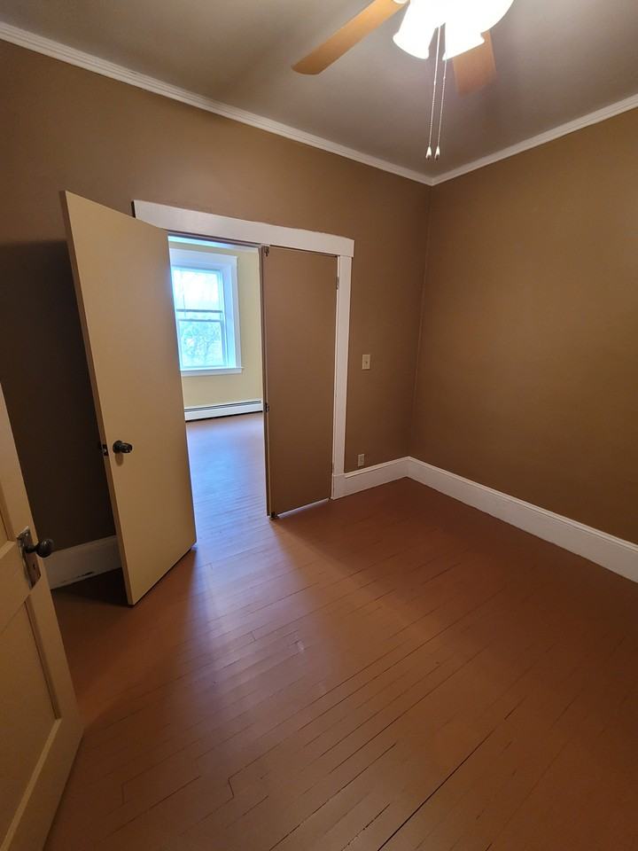 65 Jefferson St - Photo 3 of 10