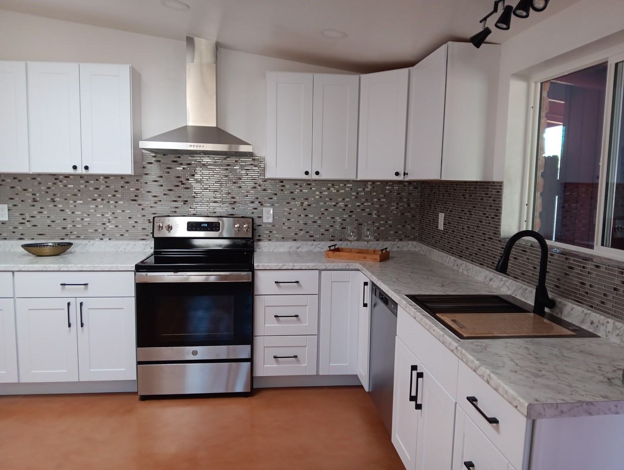 3920 E Poe St #NA - Photo 2 of 12