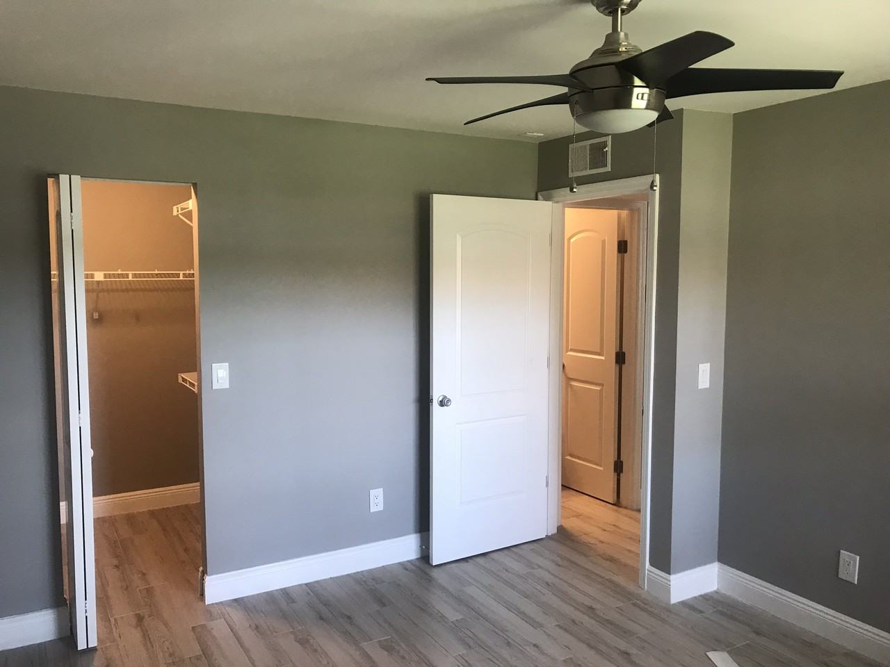 1239 Sw 46th Ave #1 - Photo 7 of 44