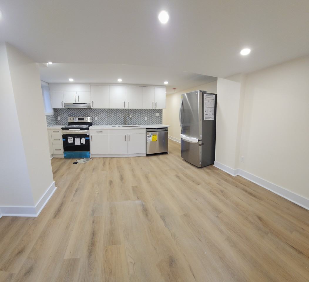 St Clair Ave W & Oakwood Ave #1 - Photo 5 of 11