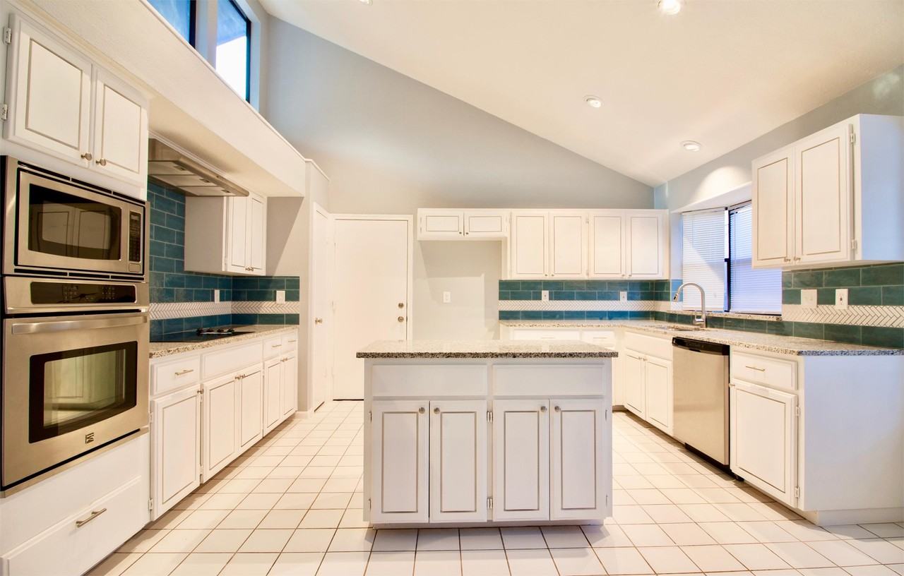 1806 Encino Bnd #1 - Photo 3 of 16