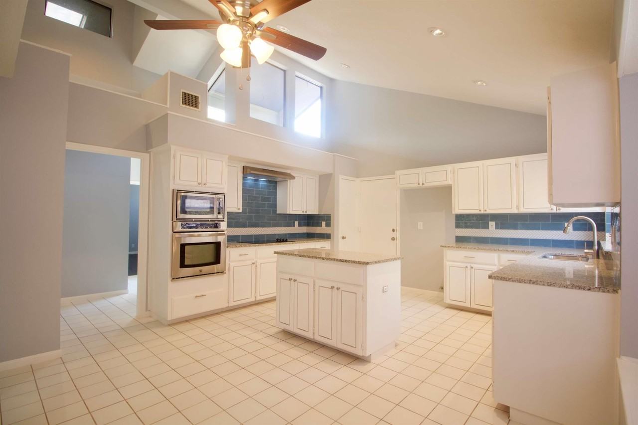 1806 Encino Bnd #1 - Photo 6 of 16