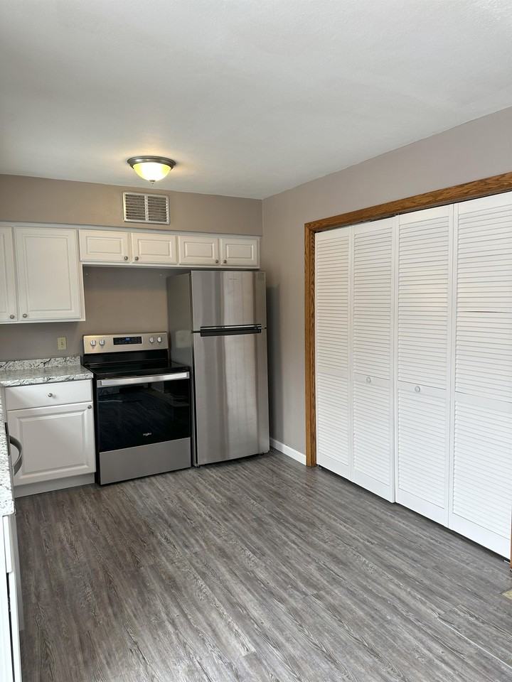 817 W Laurel St #817 - Photo 2 of 9