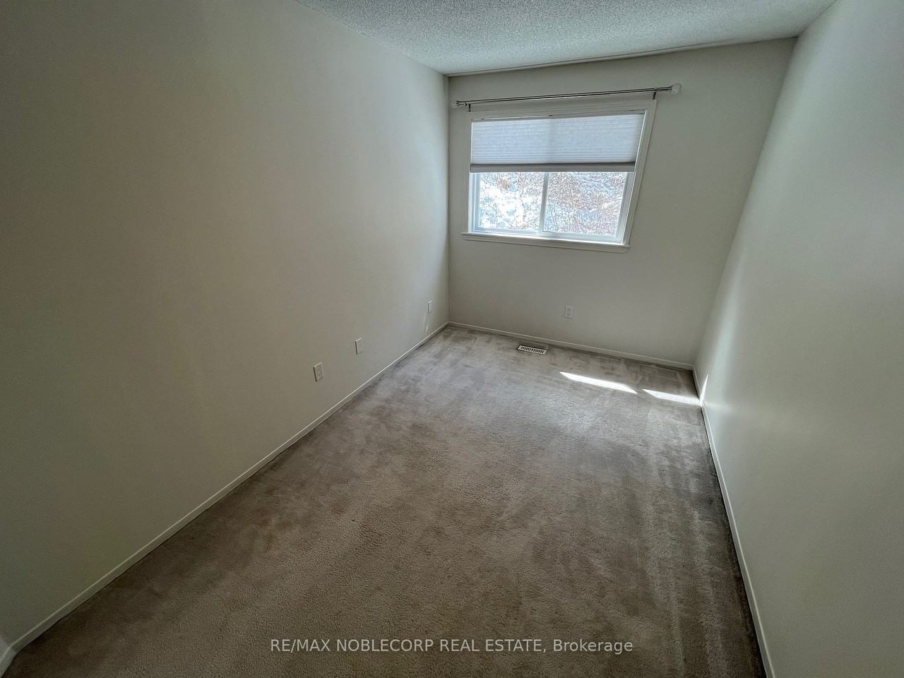 620 Gibney Crescent #None - Photo 2 of 6