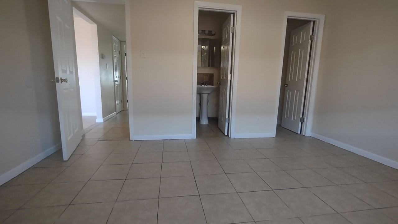 209 Charleston - Photo 2 of 13