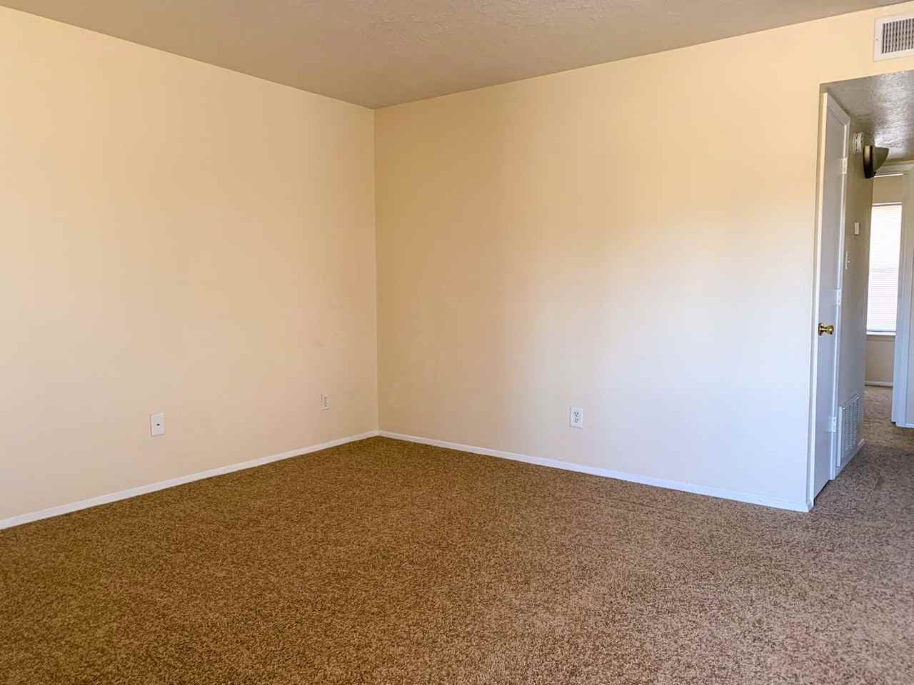 Spacious 2 Bedroom Apartment with Golf Course Views - Photo 4 of 33