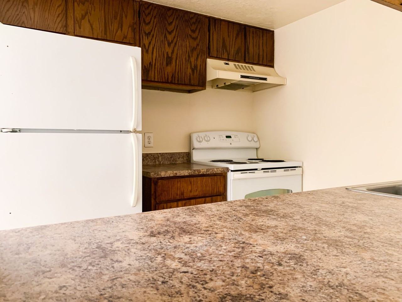 Spacious 2 Bedroom Apartment with Golf Course Views - Photo 7 of 33