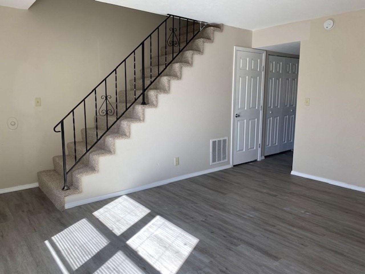 102 King Arthur Ct. - Photo 2 of 9