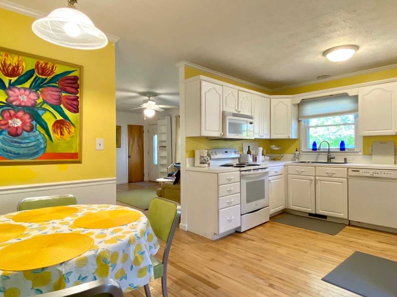 9 Lee Ave - Photo 3 of 12
