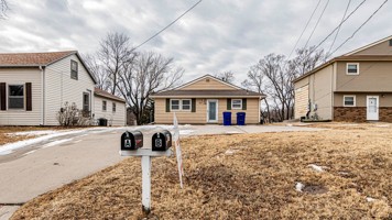 featured image of 824 S Madison St #A