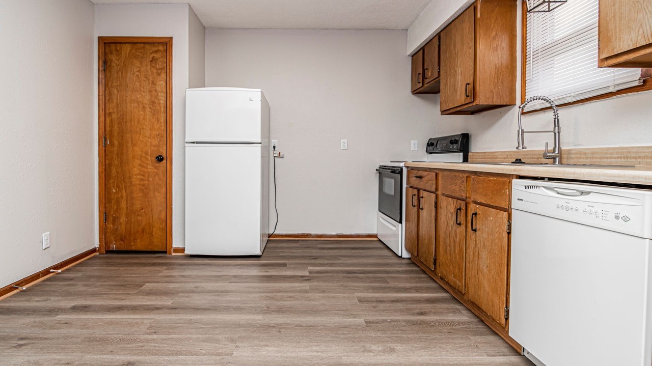 824 S Madison St #A - Photo 5 of 20