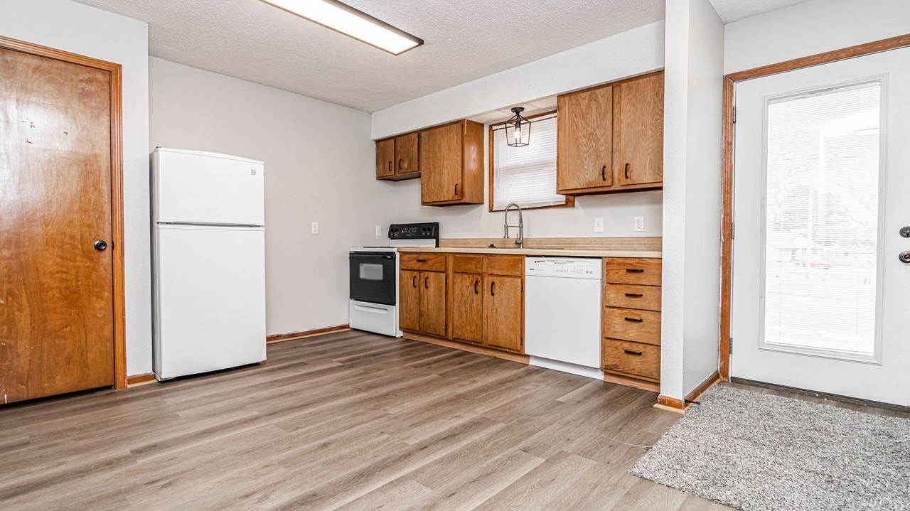 824 S Madison St #A - Photo 7 of 20