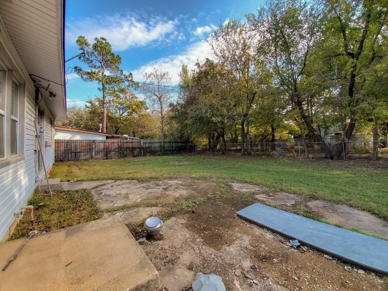 518 W Park St - Photo 2 of 40