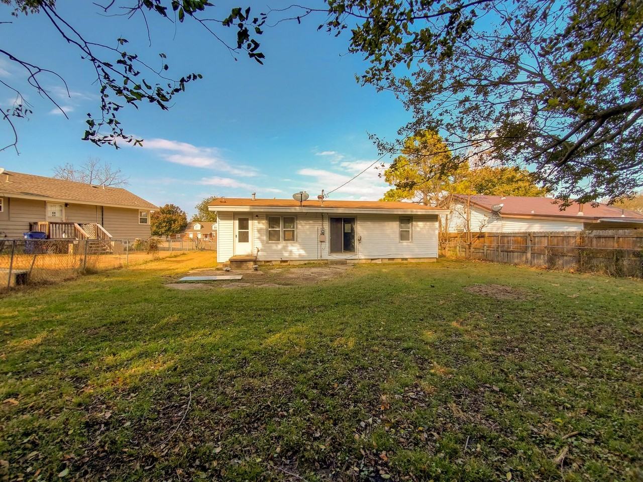 518 W Park St - Photo 3 of 40