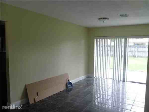 6580 Grant St - Photo 3 of 6
