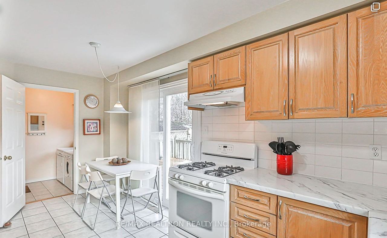 680 Walpole Crescent #None - Photo 2 of 6