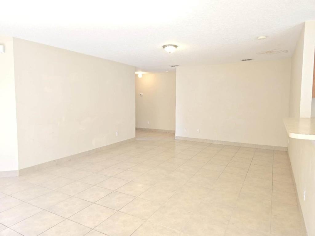 618 Windrose Dr - Photo 6 of 17