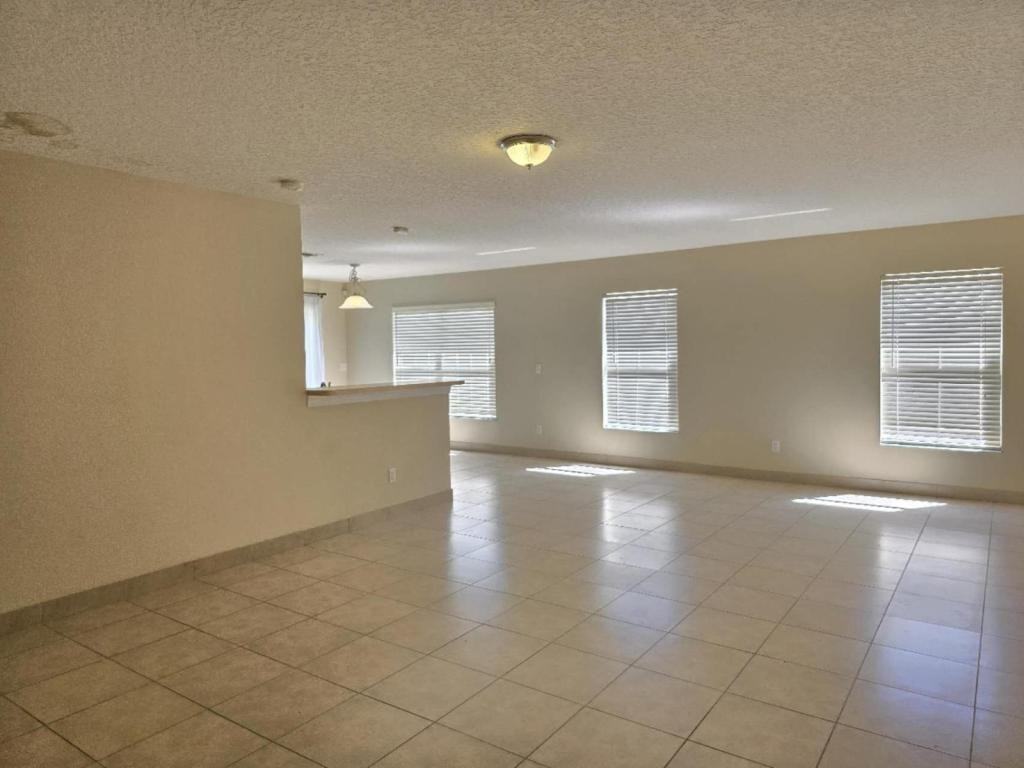 618 Windrose Dr - Photo 7 of 17