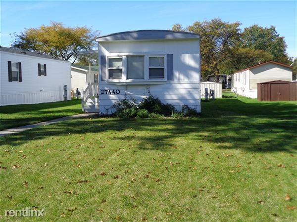 27440 Bordeau St - Photo 2 of 10