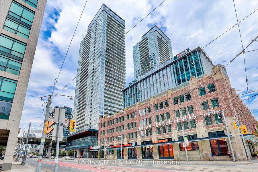 19 Bathurst Street #711