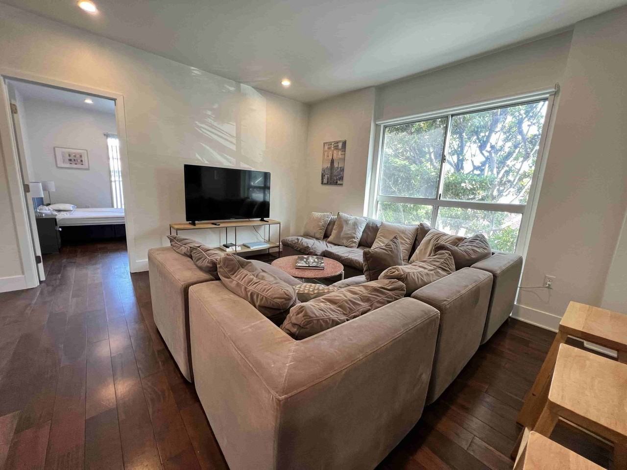 Ecco - La Brea - Photo 2 of 50