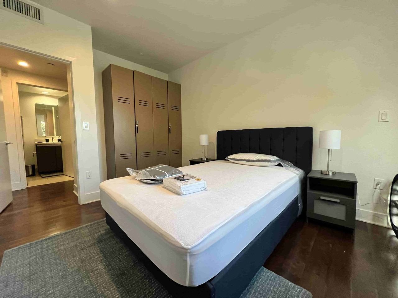 Ecco - La Brea - Photo 4 of 50