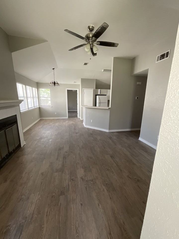 1009 Hyridge St #1009 - Photo 4 of 16