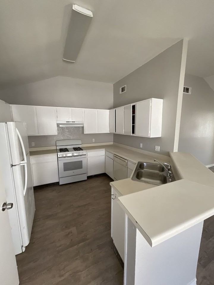 1009 Hyridge St #1009 - Photo 6 of 16