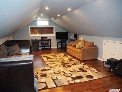 249 Bayville Ave - Photo 2 of 9