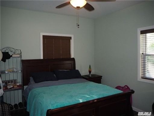 249 Bayville Ave - Photo 3 of 9