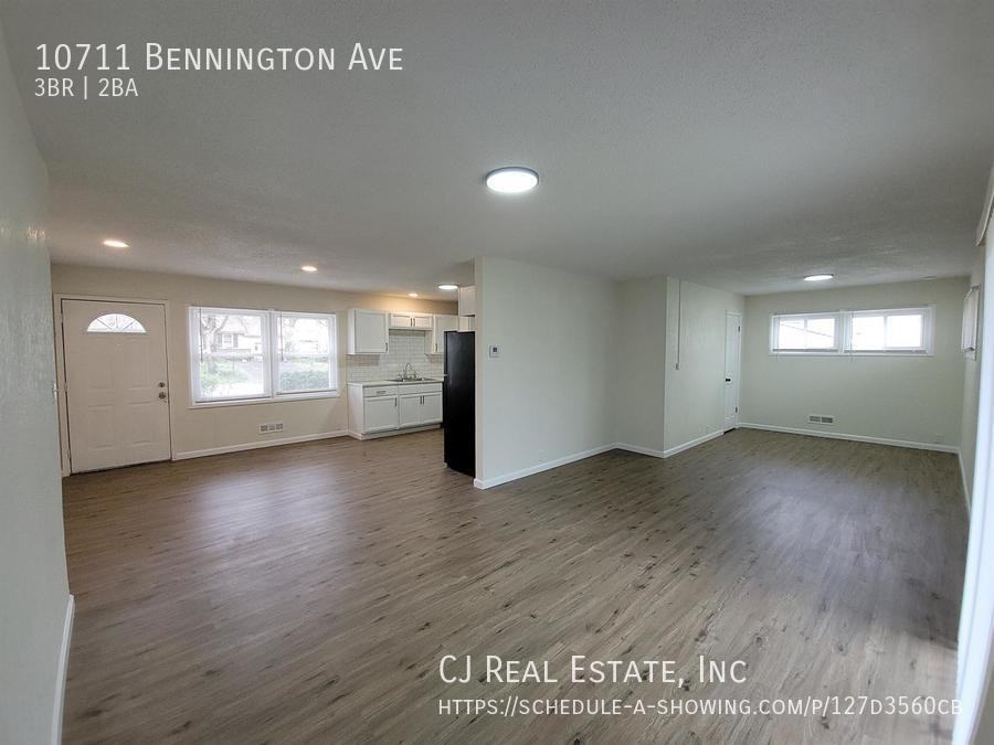 10711 Bennington Ave - Photo 3 of 11