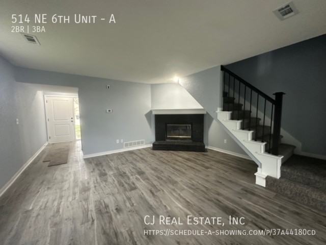 514 Ne 6th St #A - Photo 2 of 10