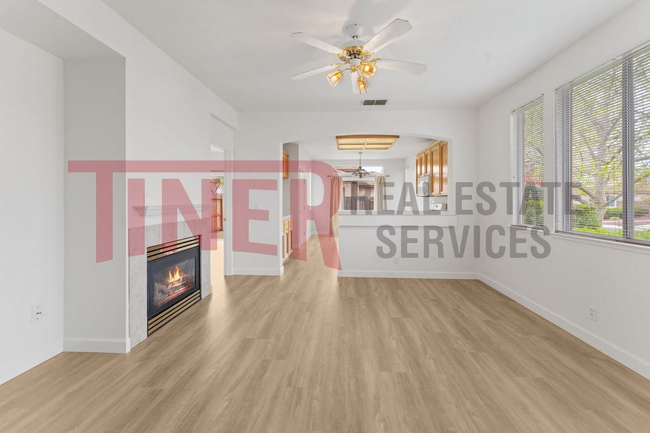 1651 Stebbing Dr - Photo 2 of 17