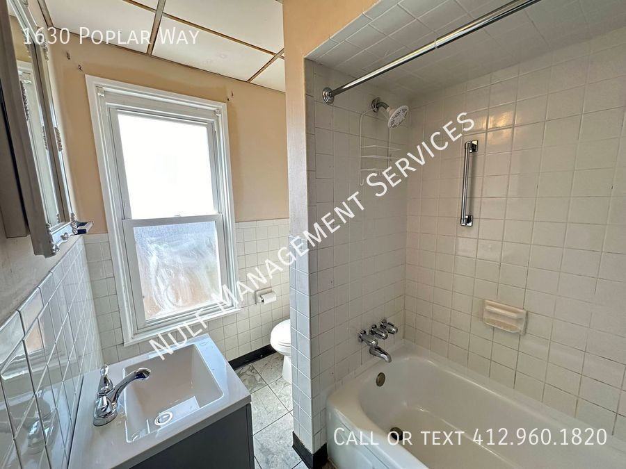 1630 Poplar Way - Photo 2 of 10