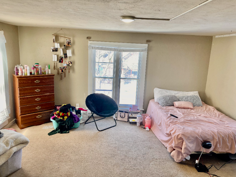 323 Center St - Photo 7 of 10