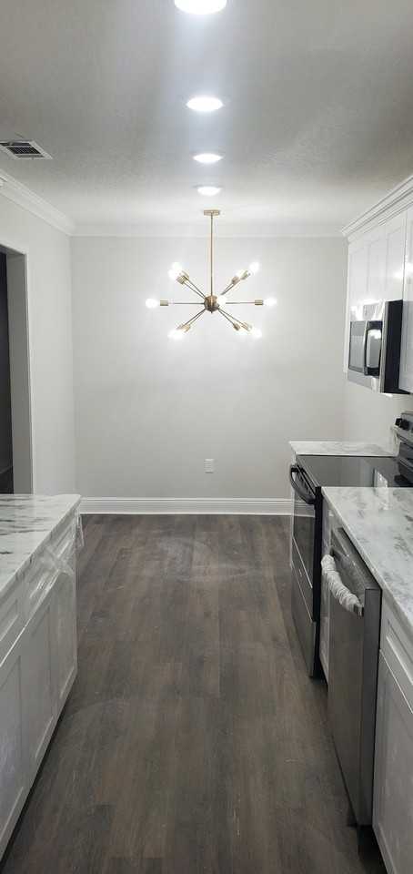 617 Monroe St - Photo 3 of 14