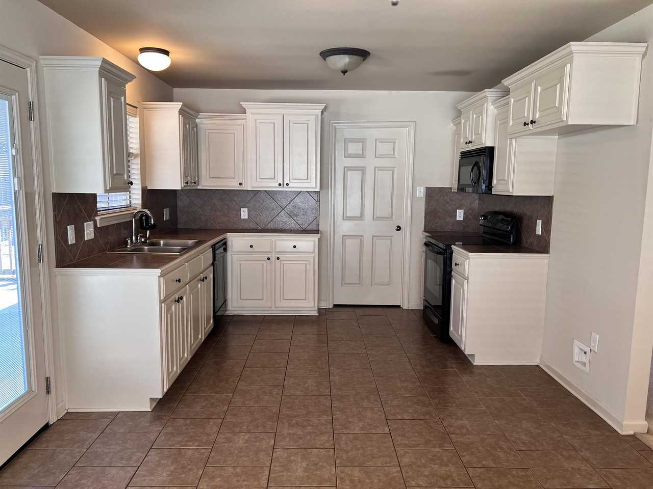 12275 Cottage Hill Dr #1 - Photo 4 of 18