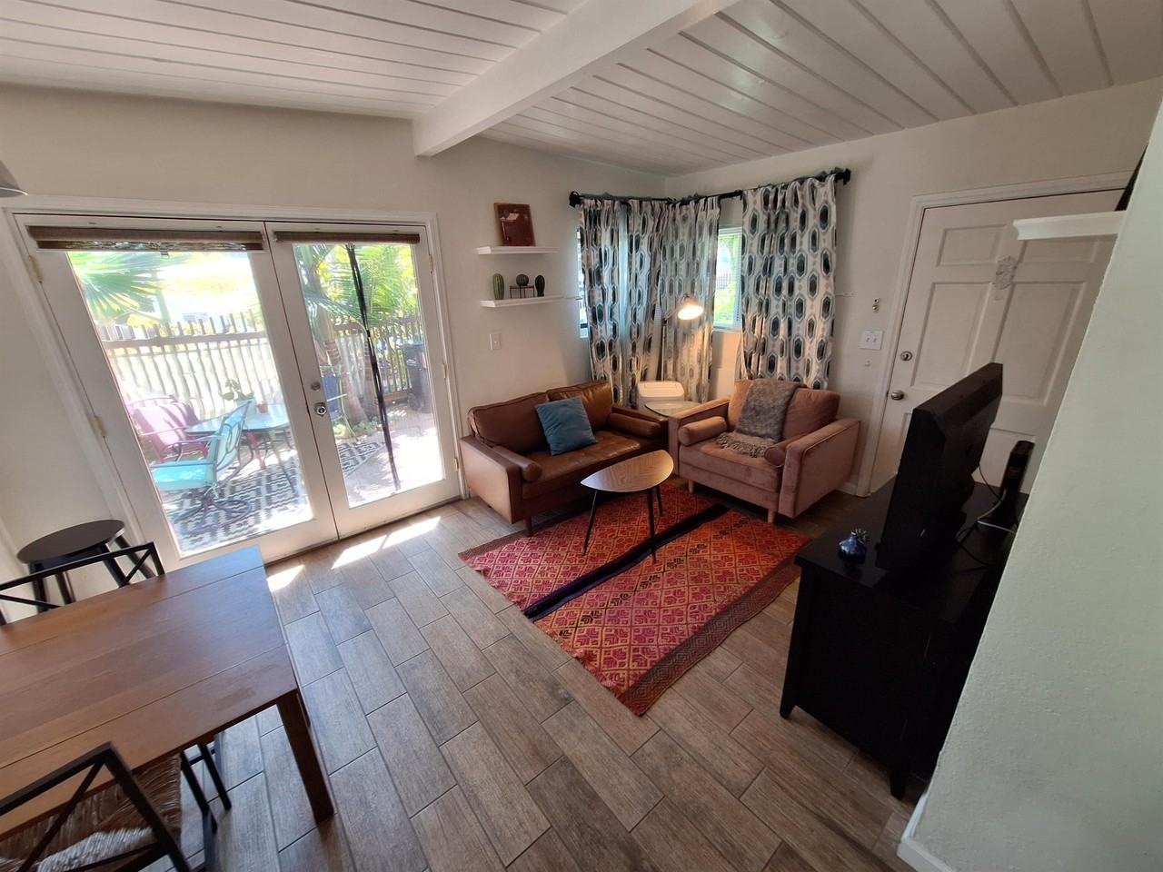 2770 Island Ave - Photo 2 of 21