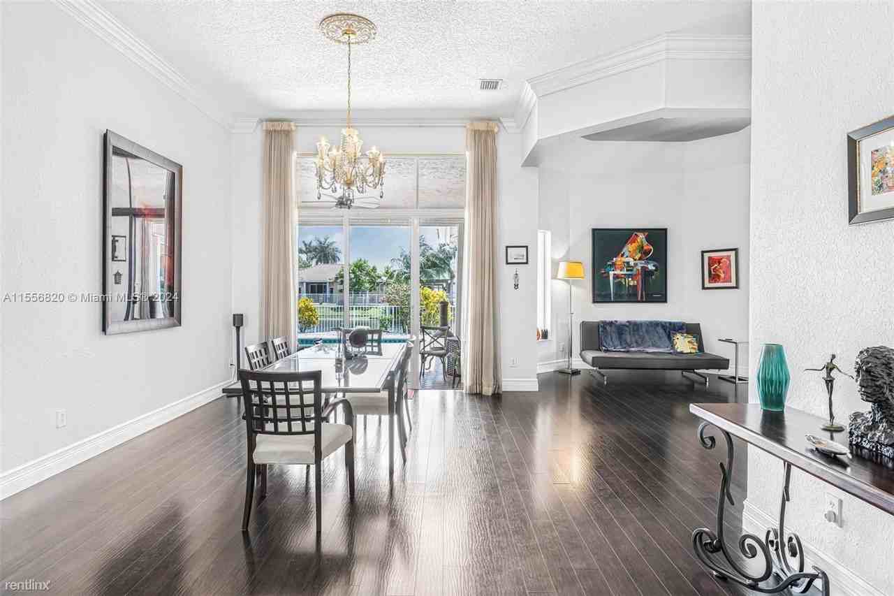 16412 Nw 15th St - Photo 3 of 10