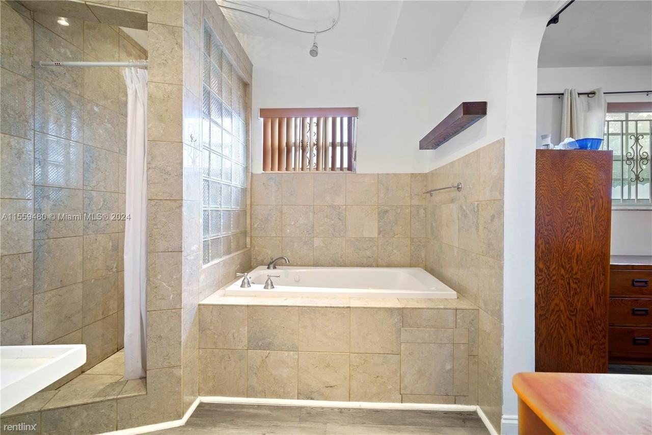 50 Ne 211th St - Photo 3 of 10