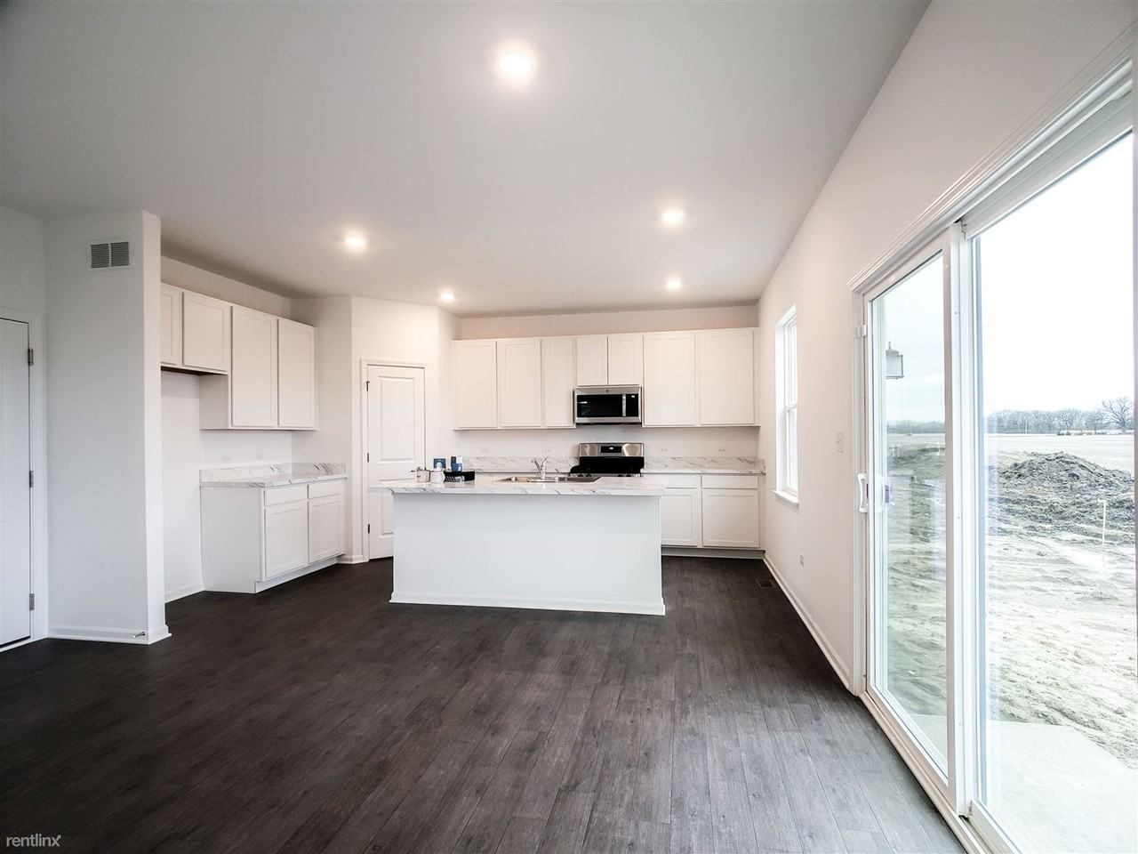 11490 Thomas St - Photo 2 of 21