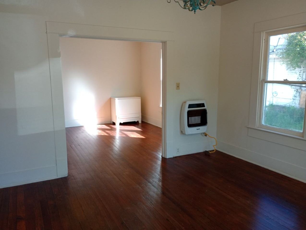 2222 Vance Ave - Photo 2 of 9