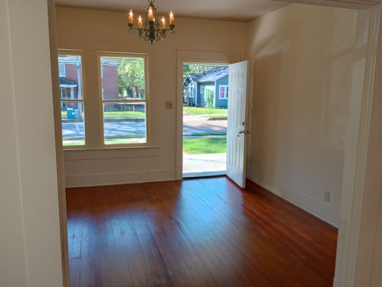 2222 Vance Ave - Photo 3 of 9