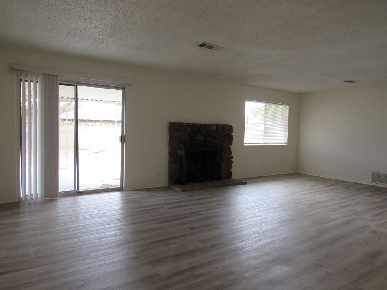 44338 Downsview Rd - Photo 2 of 16