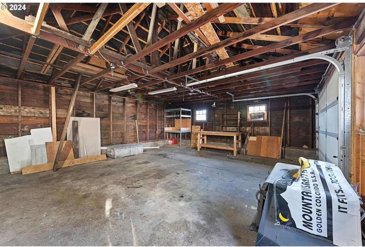 1706 Oak St - Photo 2 of 20