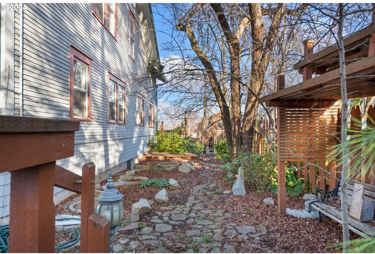 1706 Oak St - Photo 4 of 20